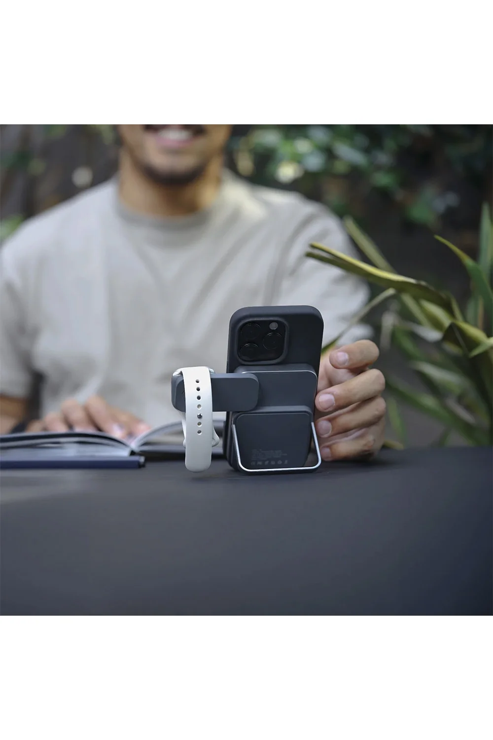 Alternative view of Duelix 5000mAh Powerbank w/ Apple Watch Charching | AEM